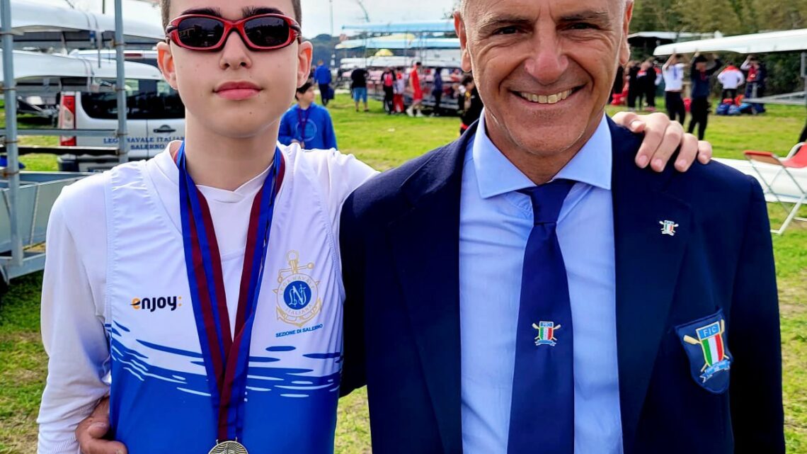 Il giovanissimo Luigi Moffa, atleta di canottaggio della Lega Navale Italiana di Salerno, premiato dalla Città di Mercato San Severino per i prestigiosi risultati ottenuti nel solo 2023 Il giovanissimo Luigi Moffa, atleta di canottaggio della Lega Navale Italiana di Salerno, premiato dalla Città di Mercato San Severino per i prestigiosi risultati ottenuti nel solo 2023