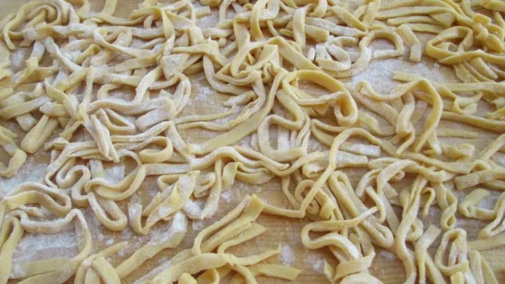 La ricetta delle vere tagliatelle fatte in casa senza uova
