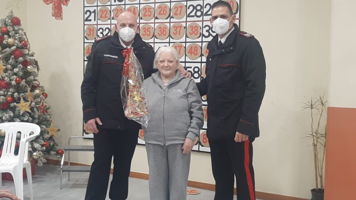 Volturara Irpina (AV): Capodanno di solidarietà. gli anziani giocano a tombola con i carabinieri Volturara Irpina (AV): Capodanno di solidarietà. gli anziani giocano a tombola con i carabinieri