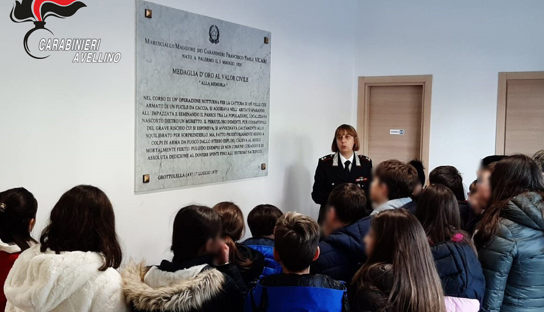 Ariano Irpino (AV) – Gli alunni dell’Istituto Comprensivo Statale “Giulio Lusi” in visita alla Compagnia dei Carabinieri