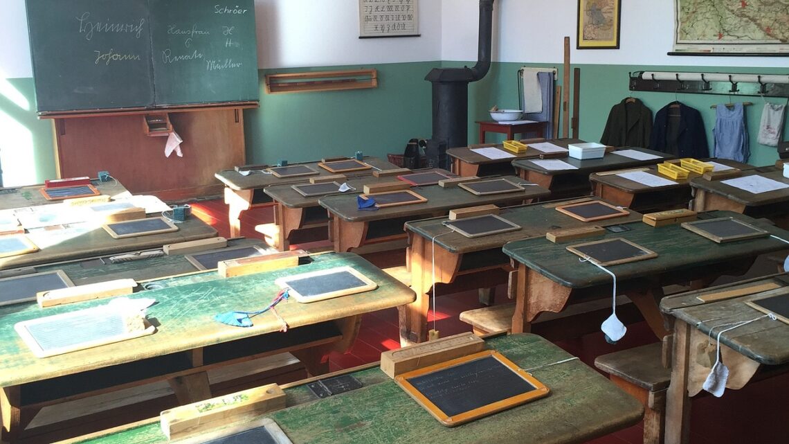Dimensionamento scolastico, come cambia la mappa degli istituti in provincia di Avellino Dimensionamento scolastico, come cambia la mappa degli istituti in provincia di Avellino