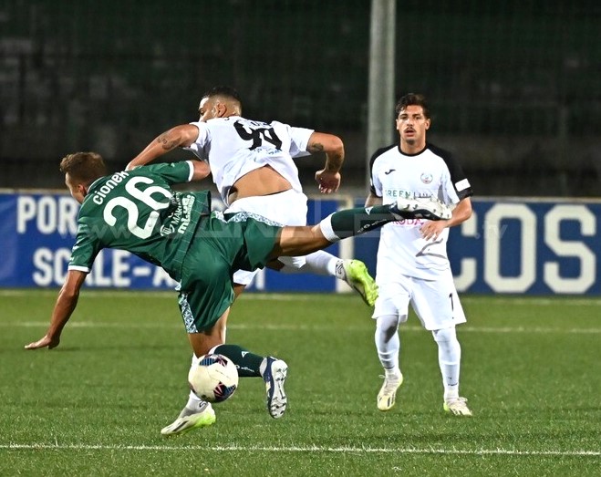A  MONOPOLI  RAZZIATI  TRE  PUNTI  PESANTI