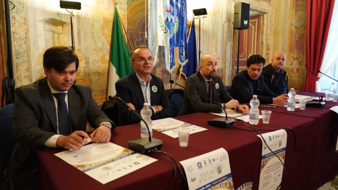 “100 chef per una sera” a Vietri sul Mare per festeggiare i 60 anni dell’Unione Ristoranti del Buon Ricordo “100 chef per una sera” a Vietri sul Mare per festeggiare i 60 anni dell’Unione Ristoranti del Buon Ricordo