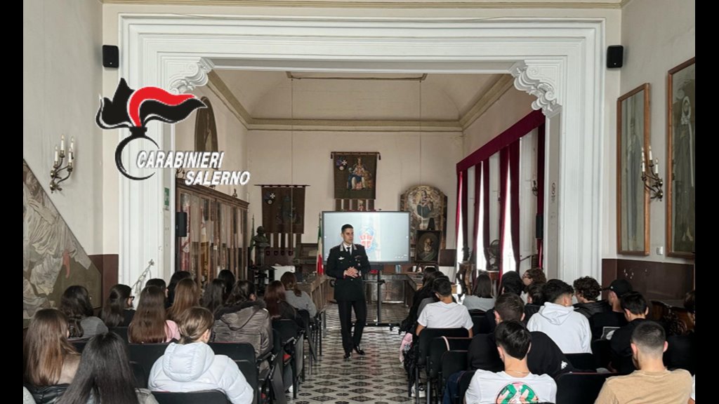 AMALFI: I CARABINIERI NELLE SCUOLE PER DIFFONDERE E PROMUOVERE LACULTURA DELLA LEGALITÀ.