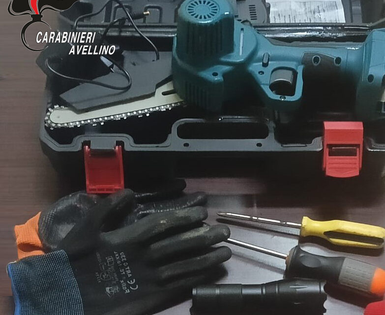 Rubano uno scooter e attrezzi da alcuni garage di Atripalda: i Carabinieri arrestano un 67enne e denunciano il complice