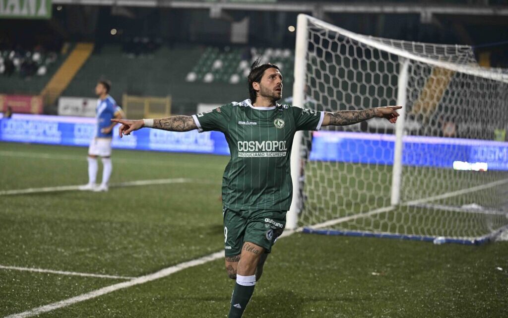 SIAMO  ARTEFICI  DEL  NOSTRO  DESTINO: OCCORRONO  6 V I T T O R I E