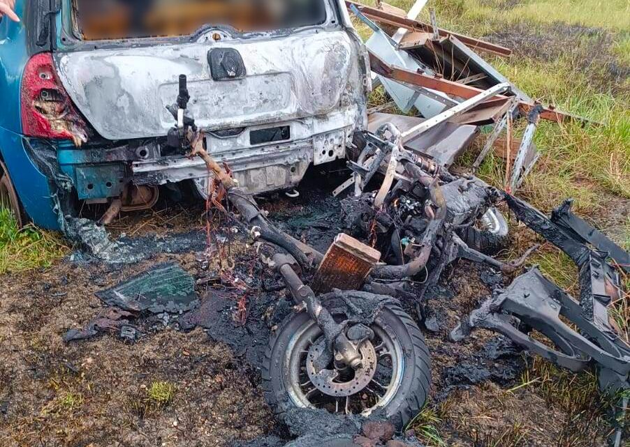 Auto e moto prendono fuoco: intervengono i Vigili Del Fuoco
