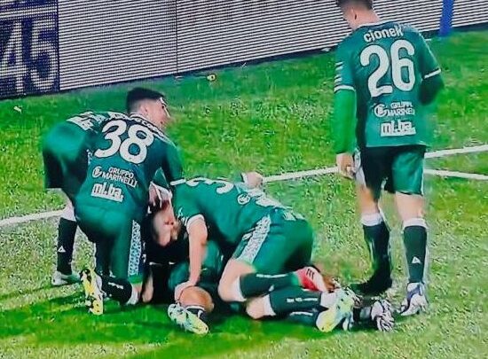 VITTORIA  SENZA  GLI  APPLAUSI  DEI  TIFOSI