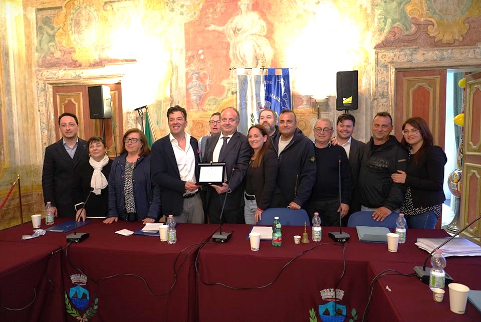Conferita la Cittadinanza Onoraria di Vietri sul Mare ad Andrea Capobianco, allenatore della Nazionale Italiana femminile di pallacanestro Conferita la Cittadinanza Onoraria di Vietri sul Mare ad Andrea Capobianco, allenatore della Nazionale Italiana femminile di pallacanestro