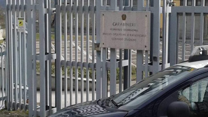 Montella (AV) – Scheggia di vetro nel succo di frutta. Accesso ispettivo dei Carabinieri e dell’ASL nel supermercato Montella (AV) – Scheggia di vetro nel succo di frutta.