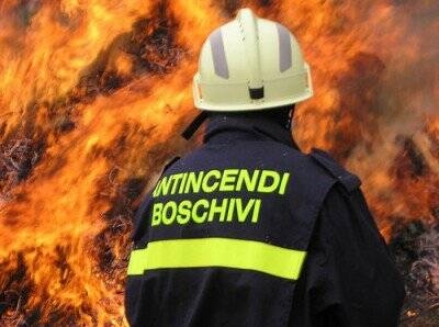 INCENDI BOSCHIVI, DAL 15 GIUGNO PERIODO GRAVE PERICOLOSITA’ ECCO I DIVIETI E LE MISURE DA RISPETTARE