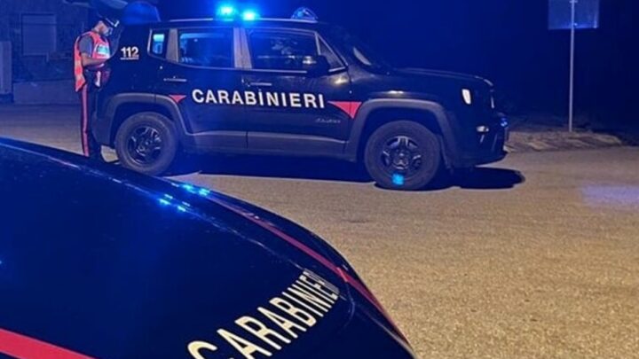 Atripalda (AV) – Provoca danni a veicoli e aggredisce gli automobilisti: identificato e denunciato dai Carabinieri
