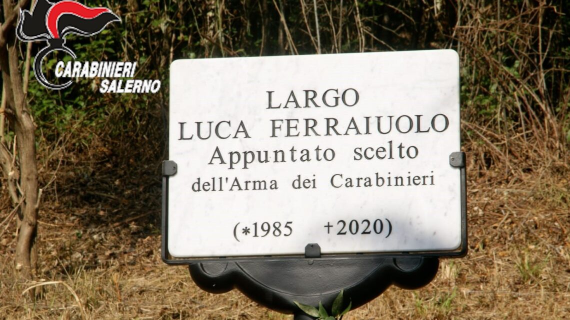 BUONABITACOLO (SA): CERIMONIA DI INTITOLAZIONE, ALLA MEMORIA DELL’APP. SC. LUCA FERRAIUOLO, DEL LARGO ANTISTANTE LA CASERMA DEI CARABINIERI COMMEMORAZIONE DEL 42° ANNIVERSARIO DELL’OMICIDIO DEL GEN. C.A. CC (MOVCM) CARLO ALBERTO DALLA