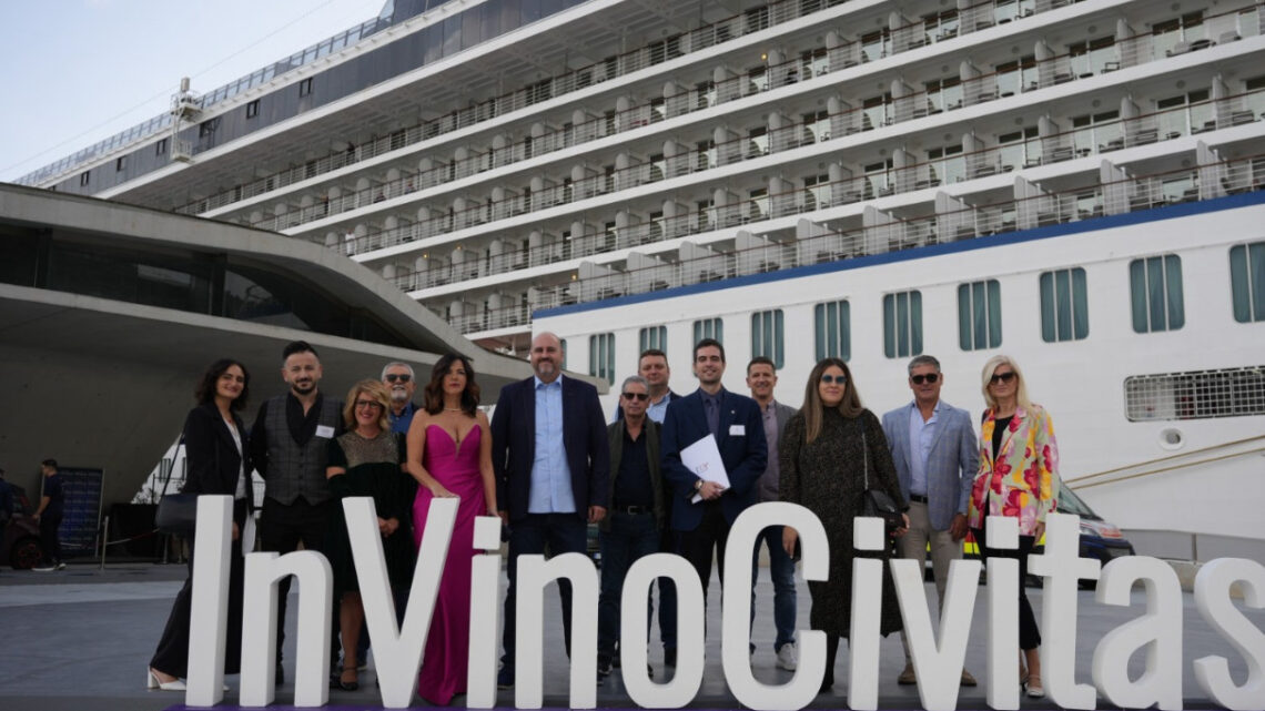 IN VINO CIVITAS, TAGLIO DEL NASTRO E PREMI IN VINO CIVITAS, TAGLIO DEL NASTRO E PREMI