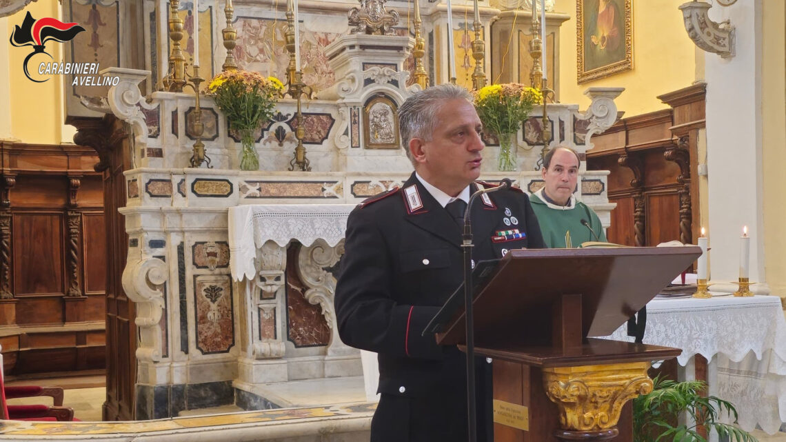 CARABINIERI IN CHIESA PER DIFENDERE GLI ANZIANI DALLE TRUFFE CARABINIERI IN CHIESA PER DIFENDERE GLI ANZIANI DALLE TRUFFE