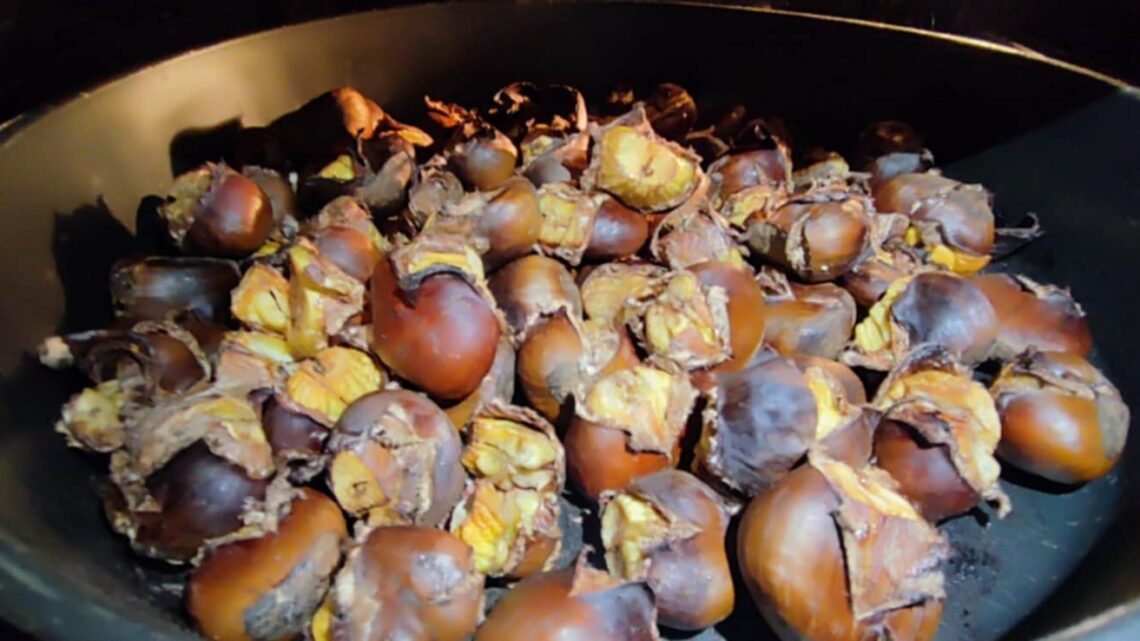 Castagne al forno: Ricetta per Caldarroste morbide e deliziose! Castagne al forno: Ricetta per Caldarroste morbide e deliziose!