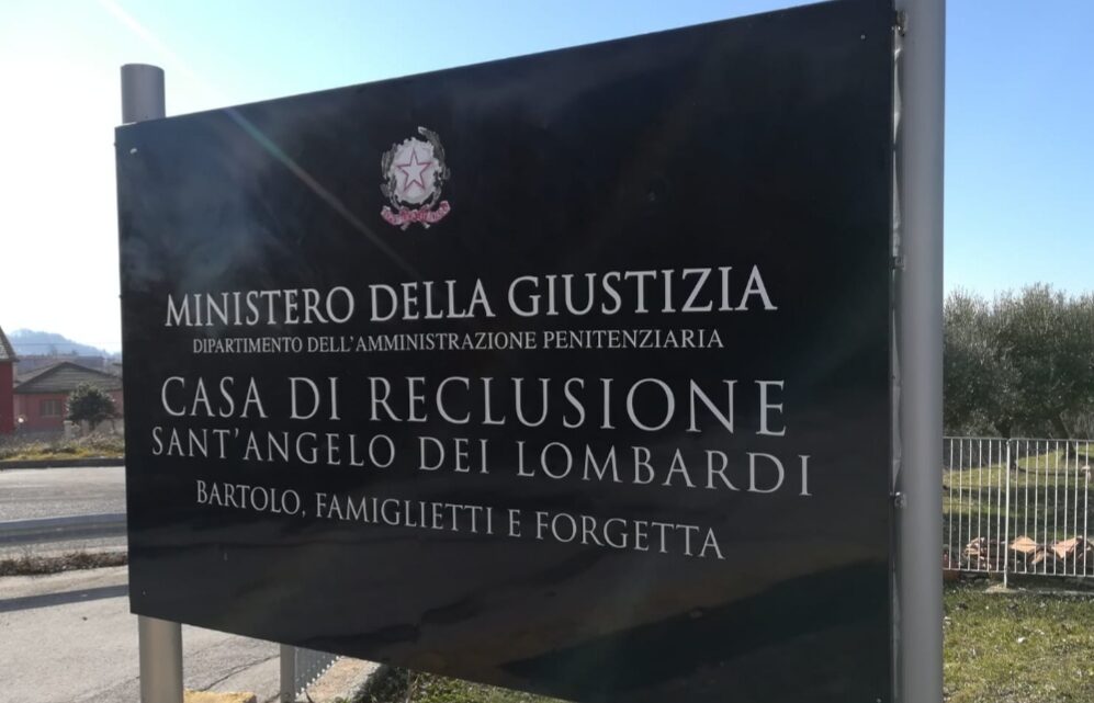 CASA RECLUSIONE DI S.ANGELO DEI LOMBARDI – Ancora telefoni cellulari in carcere: trovati tre dispositivi CASA RECLUSIONE DI S.ANGELO DEI LOMBARDI – Ancora telefoni cellulari in carcere: trovati tre dispositivi