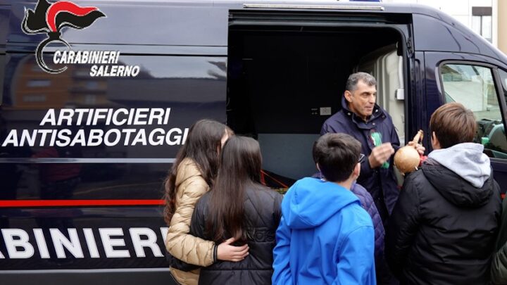 SALERNO: STUDENTI A SCUOLA DI LEGALITÀ. INCONTRO CON I CARABINIERI
