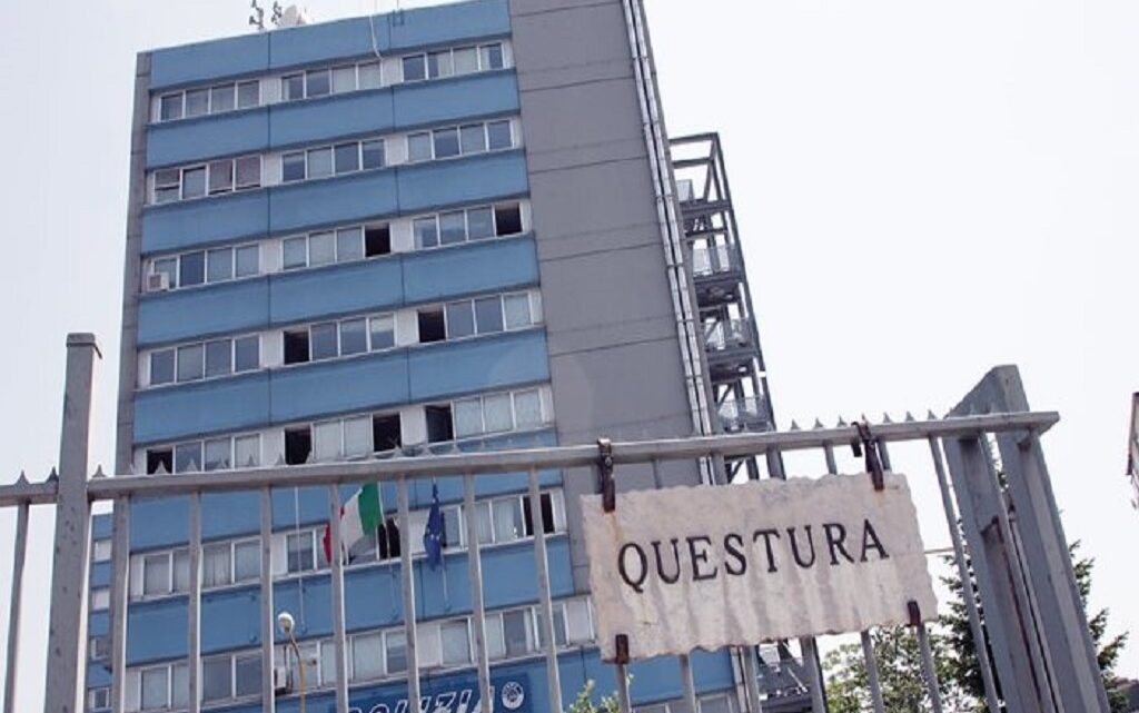Avellino – Polizia di Stato: notificati quattro D.A.S.P.O. a tifosi ultras. Avellino – Polizia di Stato: notificati quattro D.A.S.P.O. a tifosi ultras.