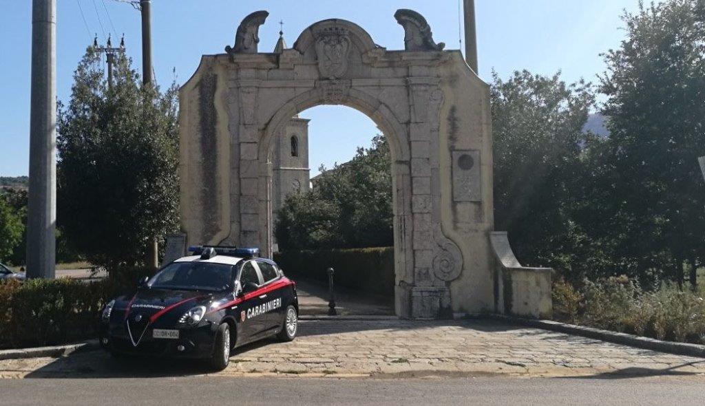 Montella (AV) – Coltivazione e Detenzione di sostanze stupefacenti: i Carabinieri denunciano un 46enne