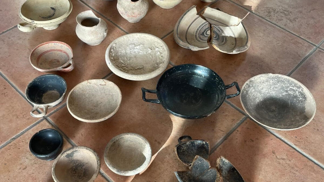 BONITO (AV): I CARABINIERI RITROVANO UN PICCOLO TESORO ARCHEOLOGICO IN UNA CASA DISABITATA BONITO (AV): I CARABINIERI RITROVANO UN PICCOLO TESORO ARCHEOLOGICO IN UNA CASA DISABITATA