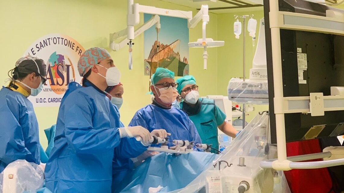 ALL’OSPEDALE DI ARIANO PRIMO INTERVENTO DI RIPARAZIONE VIA CATETERE DELLA VALVOLA MITRALE CON UN DISPOSITIVO DI ULTIMA GENERAZIONE