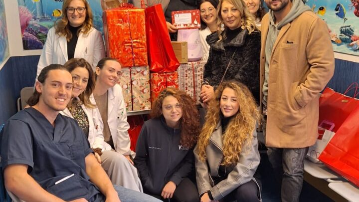 Giocattoli e sorrisi: “Cenando sotto un Cielo diverso” illumina il Natale dei più piccoli