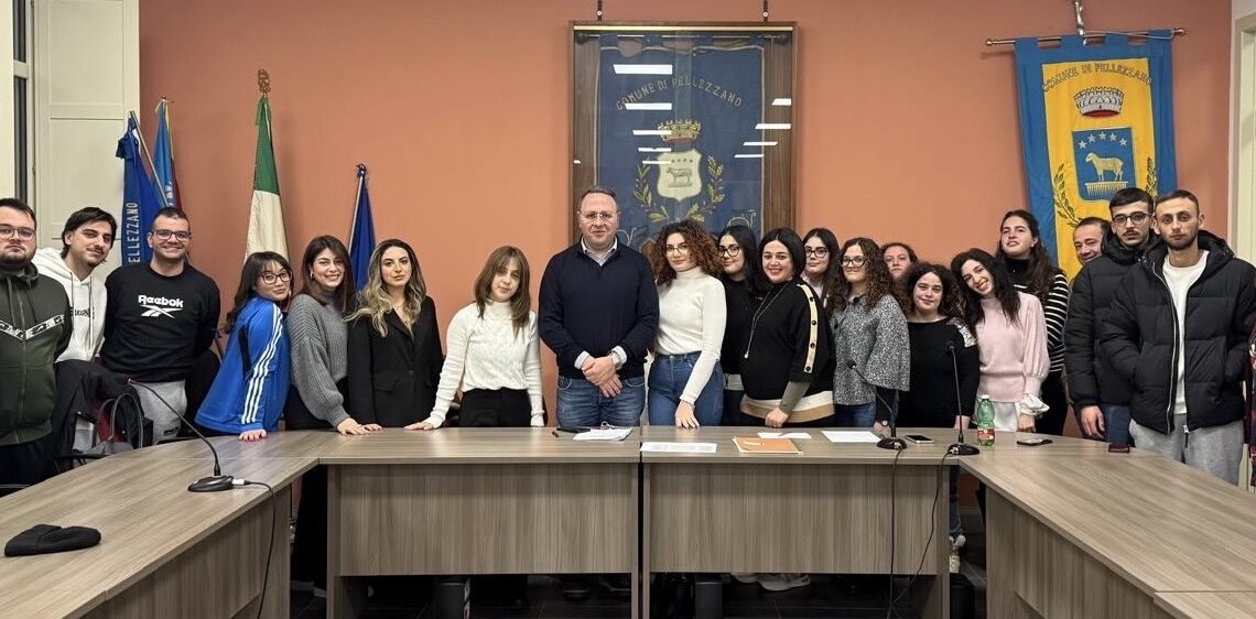 RINASCE A PELLEZZANO IL FORUM DEI GIOVANI: PRIMA ASSEMBLEA CON ELEZIONE DEL PRESIDENTE E DEGLI ORGANISMI ISTUZIONALI RINASCE A PELLEZZANO IL FORUM DEI GIOVANI: PRIMA ASSEMBLEA CON ELEZIONE DEL PRESIDENTE E DEGLI ORGANISMI ISTUZIONALI