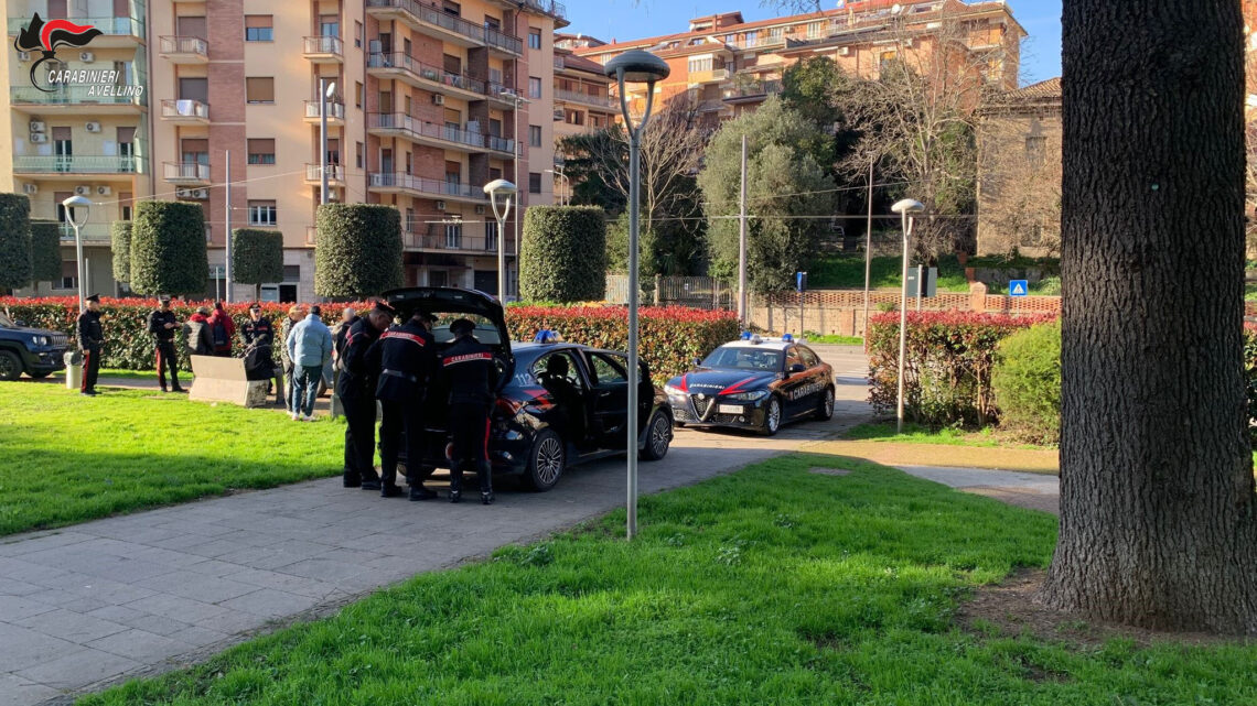 AVELLINO – CONTROLLO DEL TERRITORIO: I CARABINIERI DENUNCIANO 5 PERSONE PER DETENZIONE E SPACCIO DI SOSTANZE STUPEFACENTI AVELLINO – CONTROLLO DEL TERRITORIO: I CARABINIERI DENUNCIANO 5 PERSONE PER DETENZIONE E SPACCIO DI SOSTANZE STUPEFACENTI