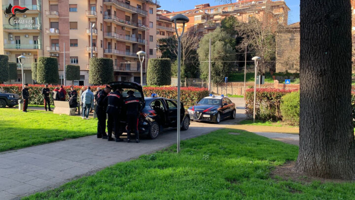 AVELLINO – CONTROLLO DEL TERRITORIO: I CARABINIERI DENUNCIANO 5 PERSONE PER DETENZIONE E SPACCIO DI SOSTANZE STUPEFACENTI