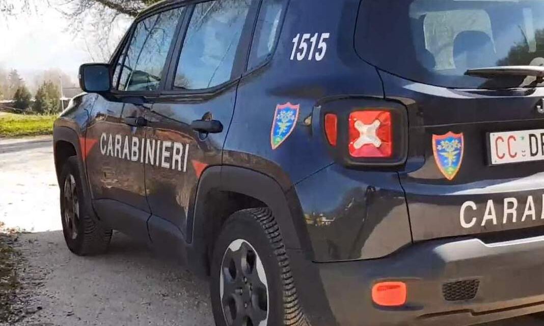 VALLO DI LAURO (AV) – I CARABINIERI SEQUESTRANO UN’OFFICINA E DENUNCIANO IL TITOLARE PER GESTIONE ILLECITA DI RIFIUTI