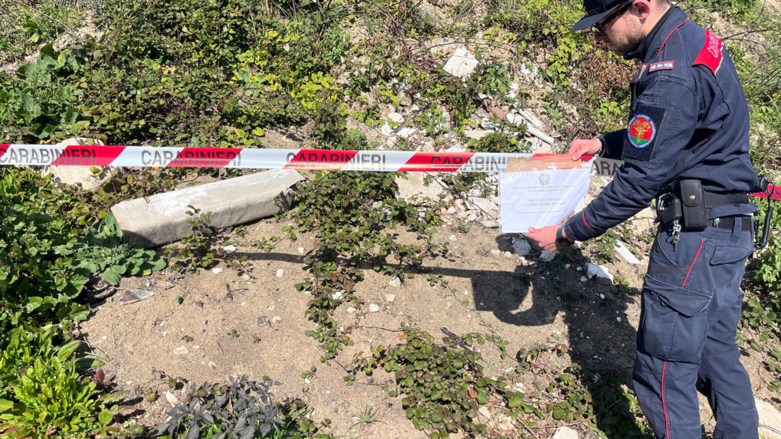Lacedonia (AV) – I Carabinieri Forestali denunciano due persone per gestione illecita di rifiuti. Lacedonia (AV) – I Carabinieri Forestali denunciano due persone per gestione illecita di rifiuti.