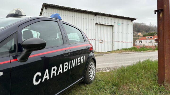 ARIANO IRPINO (AV): ABUSIVISMO EDILIZIO E GESTIONE ILLECITA DI RIFIUTI – I CARABINIERI DENUNCIANO UN 77ENNE