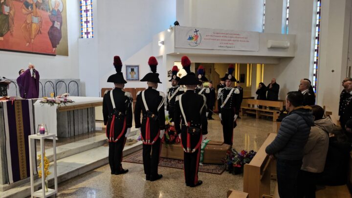 AVELLINO – UN ADDIO CARICO DI COMMOZIONE ALL’APPUNTATO DEI CARABINIERI VALENTINO VERGEMINO