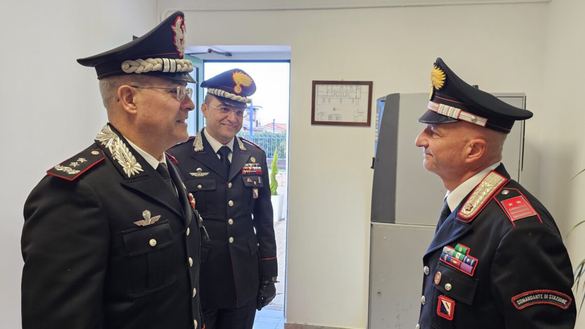 IL GENERALE LA GALA IN VISITA ALLA COMPAGNIA CARABINIERI DI SOLOFRA: “OGNI CARABINIERE SIA UN PUNTO DI RIFERIMENTO PER LA COMUNITÀ.