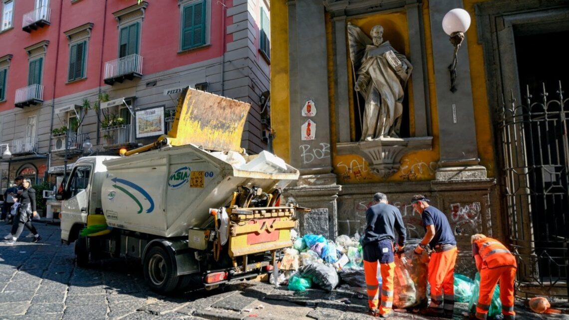 Strada cosparsa di immondizia, il prezzo della vittoria