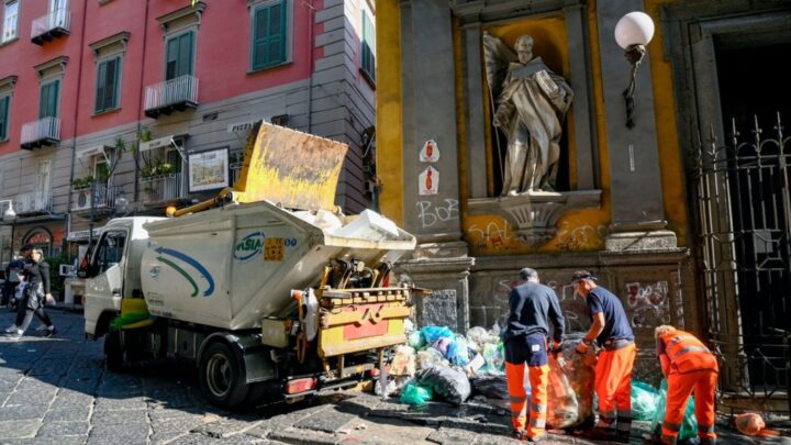 Strada cosparsa di immondizia, il prezzo della vittoria