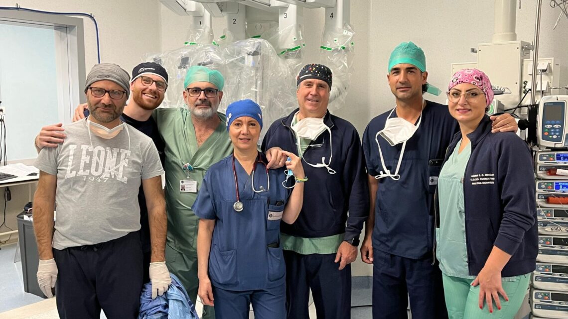 Cardiochirurgia 2.0: il primo intervento con il da Vinci in Campania Cardiochirurgia 2.0: il primo intervento con il da Vinci in Campania