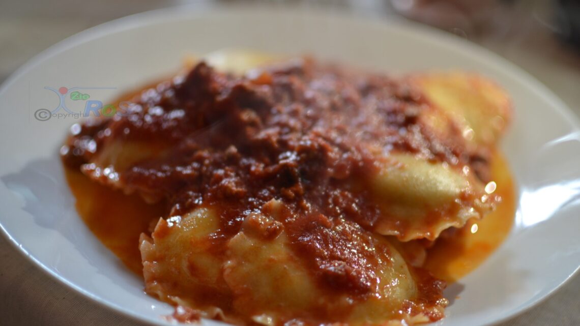 Agnolotti ricotta e spinaci al ragù