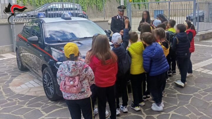 ARIANO IRPINO (AV) – CULTURA DELLA LEGALITÀ: I CARABINIERI ACCOLGONO GLI ALUNNI DELLA SCUOLA PRIMARIA “SAN FRANCESCO SAVERIO”