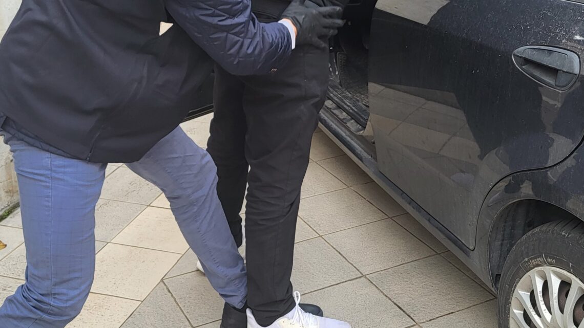 MONTEFORTE IRPINO (AV) – LOTTA ALLA DROGA. SORPRESI CON DOSI DI COCAINA E CONTANTI: DUE PERSONE ARRESTATE DAI CARABINIERI