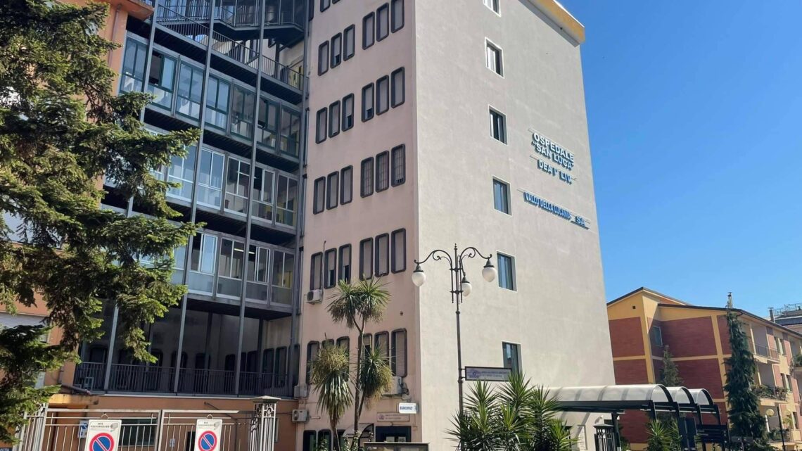 L’ospedale di Vallo della Lucania al collasso, la denuncia del Nursind provinciale: “Con l’arrivo dei turisti nel Cilento la situazione è destinata a peggiorare”  