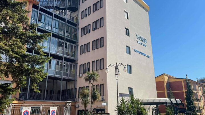 L’ospedale di Vallo della Lucania al collasso, la denuncia del Nursind provinciale: “Con l’arrivo dei turisti nel Cilento la situazione è destinata a peggiorare”  