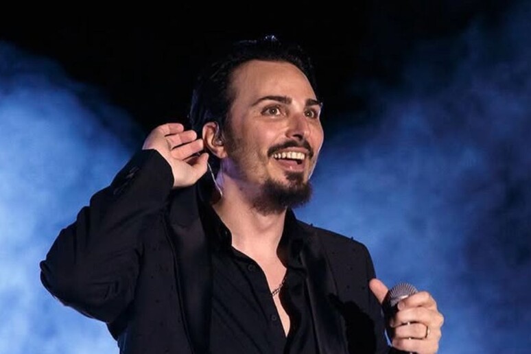 Tony Colombo torna a Palermo: il cantante neomelodico si esibirà al Velodromo Paolo Borsellino / VIDEO