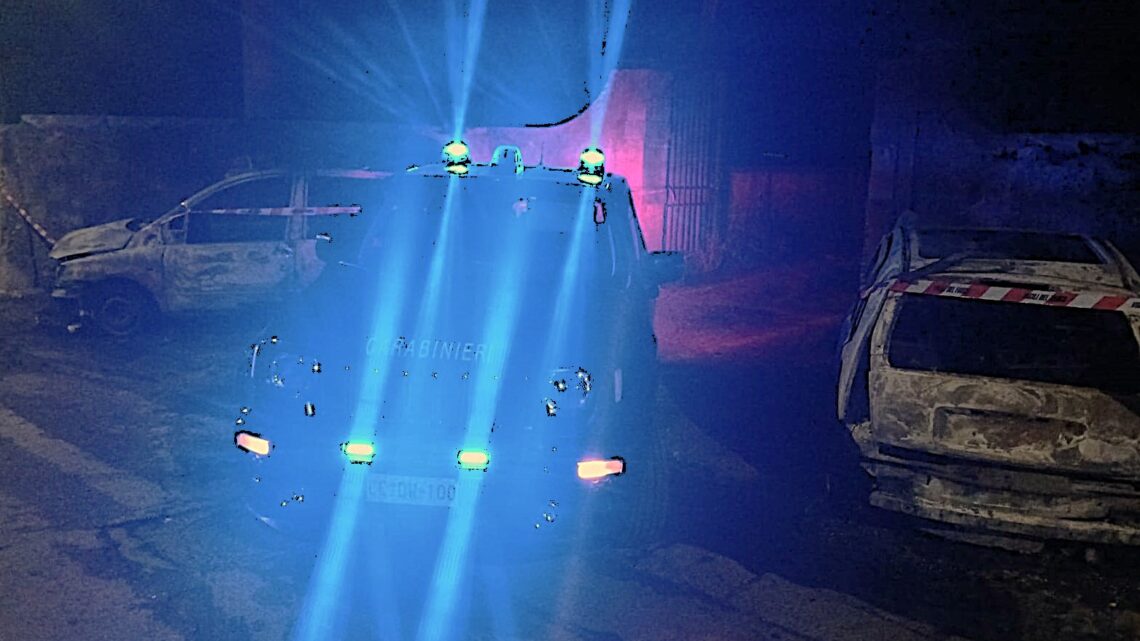 Montoro (AV) – Nella notte due auto distrutte da un incendio in via Vigna: indagini in corso