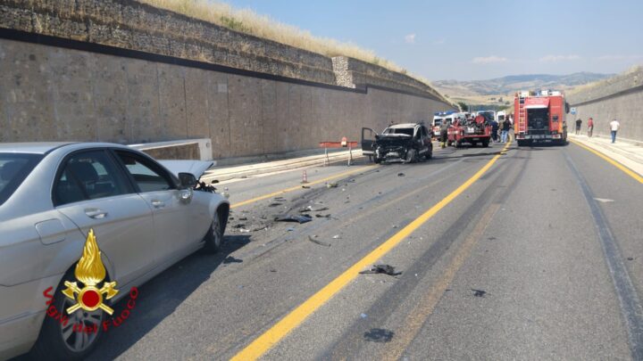 Grave Incidente Stradale sulla SS90: Mortale a Grottaminarda, due Feriti Trasportati in Ospedale
