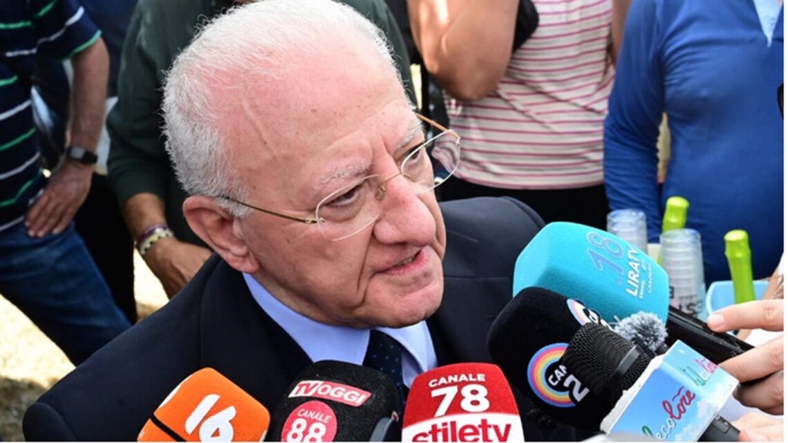 Pd e M5S, De Luca li accusa: ‘Non sanno fare, O col bicchiere’