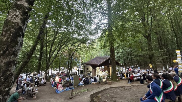 Si rinnova con entusiasmo l’appuntamento del 25 luglio all’Edicola del Santo: la Valle del Sabato si stringe attorno a San Giuseppe Moscati