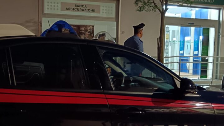 Tentato furto nella notte alla Banca Intesa San Paolo di Mugnano del Cardinale: Carabinieri mettono in fuga i ladri