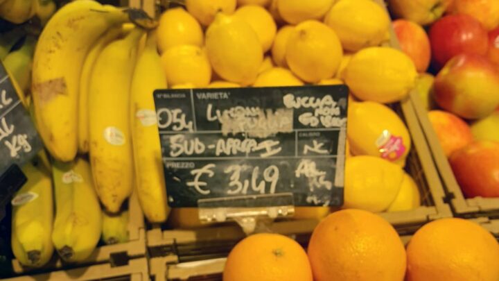 Limoni africani dalla buccia non edibile: Coldiretti Campania denuncia un nuovo attacco al “Made in Italy”
